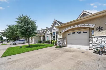 815 Earhart Avenue, Grand Prairie, TX 75051 - Photo 2
