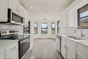 1905 Lakeview Dr, Grand Prairie, TX 75051 - Photo 6