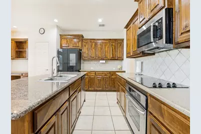 3019 Riverwood Lane, Grand Prairie, TX 75052 - Photo 4