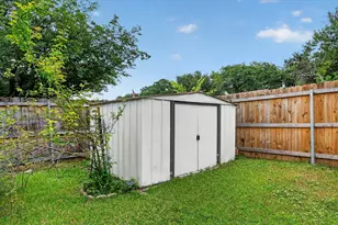 2718 Clover Valley Dr, Garland, TX 75043 - Photo 32