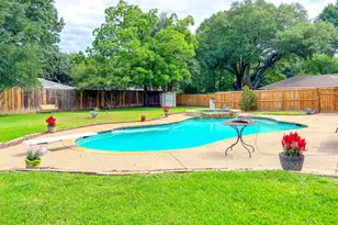 1604 Crestmont Ave, Corsicana, TX 75110 - Photo 2