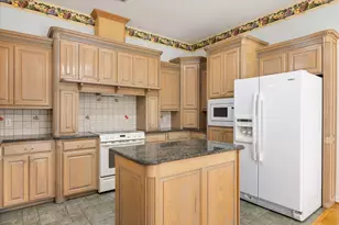 8709 S Monticello Cir, Granbury, TX 76049 - Photo 14
