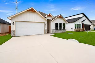 5847 Black Pine Cir, Granbury, TX 76048 - Photo 4