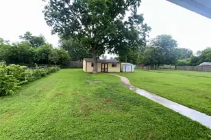 1025 Warden St, Benbrook, TX 76126 - Photo 20