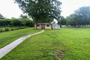 1025 Warden St, Benbrook, TX 76126 - Photo 22