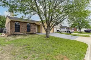 625 Hollyberry Dr, Mansfield, TX 76063 - Photo 2