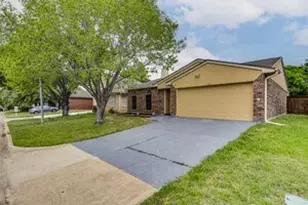 625 Hollyberry Dr, Mansfield, TX 76063 - Photo 4