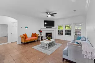 1025 Pearson St, Irving, TX 75061 - Photo 6