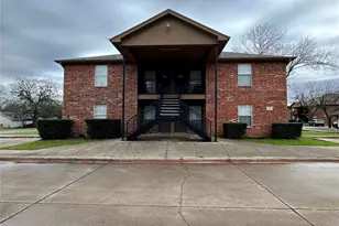 1108 Williams Ave, Cleburne, TX 76033 - Photo 2