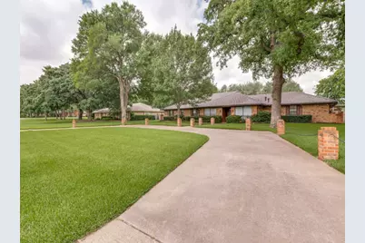 2409 Vega Street, Grand Prairie, TX 75050 - Photo 2