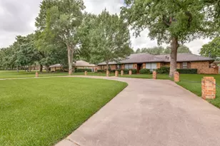 2409 Vega St, Grand Prairie, TX 75050 - Photo 2