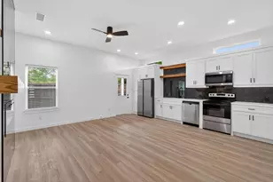 2113 Henry St, Greenville, TX 75401 - Photo 2