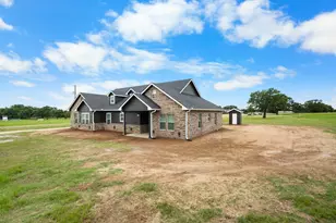 1446 Faulkner Rd, Sunset, TX 76270 - Photo 4