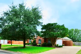 924 Lands End Cove, Hewitt, TX 76643 - Photo 2