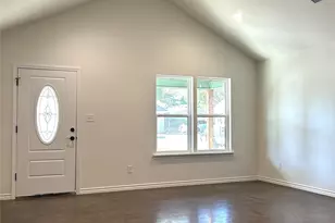 405 S 6th St, Grandview, TX 76050 - Photo 2