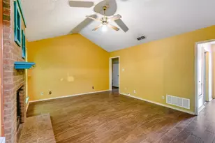 813 Royal Meadows St, Denton, TX 76209 - Photo 4