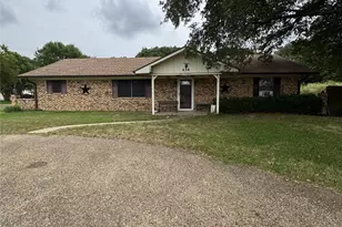 636 E Kempner St, Mabank, TX 75147 - Photo 1