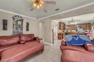 412 Douglas St, Burleson, TX 76028 - Photo 8
