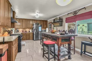 412 Douglas St, Burleson, TX 76028 - Photo 10