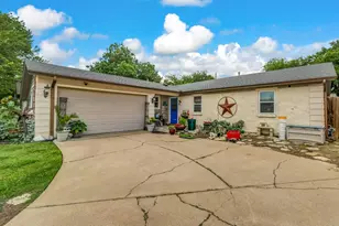 412 Douglas St, Burleson, TX 76028 - Photo 2