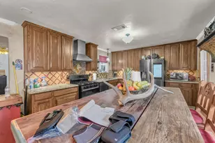 412 Douglas St, Burleson, TX 76028 - Photo 16