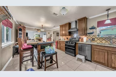 412 Douglas Street, Burleson, TX 76028 - Photo 14