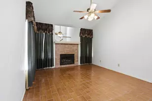 4645 Waterway Dr N, Fort Worth, TX 76137 - Photo 4