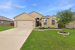 512 Dunster Ln, Saginaw, TX 76131 - Photo 2