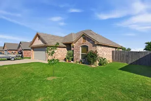121 Joyce St, Whitney, TX 76692 - Photo 2
