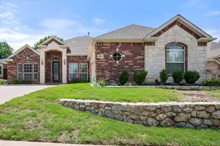 4819 King Harbor Ct, Grand Prairie, TX 75052 - Photo 2