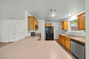 404 W Day St, Denison, TX 75020 - Photo 8