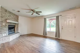 709 N Ave B, Springtown, TX 76082 - Photo 6