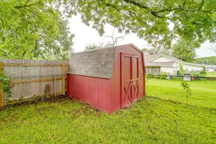 709 N Ave B, Springtown, TX 76082 - Photo 32