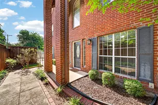 620 Belle Pl, Fort Worth, TX 76107 - Photo 2