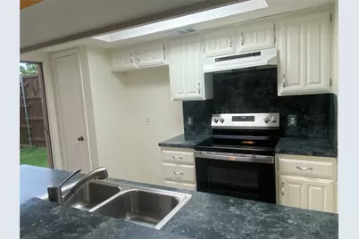 2020 Via Bravo, Carrollton, TX 75006 - Photo 10
