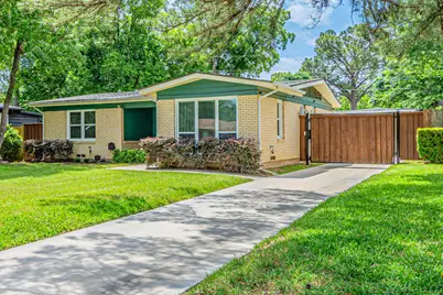 120 E Scotland Drive, Irving, TX 75062 - Photo 2