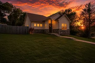 1226 W Elm St, Denison, TX 75020 - Photo 2