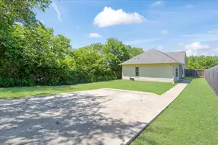 1226 W Elm St, Denison, TX 75020 - Photo 28