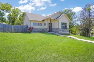 1226 W Elm St, Denison, TX 75020 - Photo 2