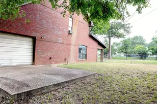 561 E Main St, Fairfield, TX 75840 - Photo 2