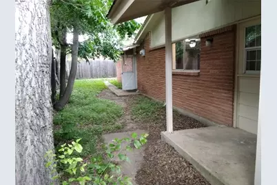 423 Columbia Circle, Irving, TX 75062 - Photo 34