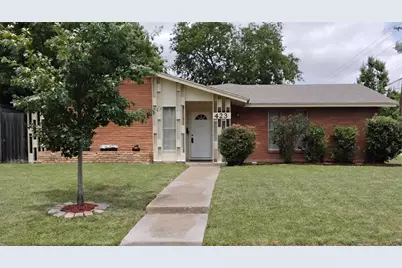 423 Columbia Circle, Irving, TX 75062 - Photo 2