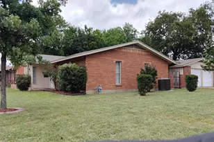423 Columbia Cir, Irving, TX 75062 - Photo 6