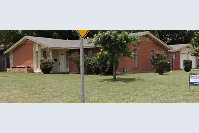 423 Columbia Circle, Irving, TX 75062 - Photo 2