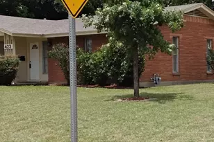 423 Columbia Cir, Irving, TX 75062 - Photo 2