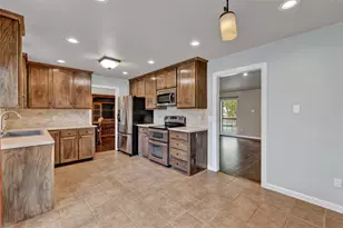 513 Harrington Ln, Euless, TX 76039 - Photo 8