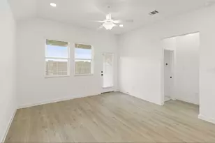 5915 Laurel Lk Ln, Pilot Point, TX 76258 - Photo 14