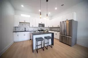 236 Urbane Crst Dr, Fort Worth, TX 76107 - Photo 6