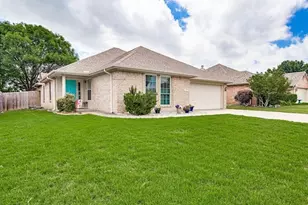 316 Angela Dr, Burleson, TX 76028 - Photo 1