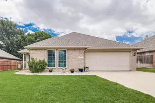 316 Angela Dr, Burleson, TX 76028 - Photo 2